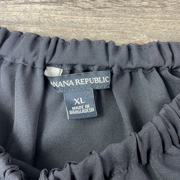 Banana Republic Women’s Black Blouse with Gathered Neck and Sleeves, size XL - Picture 2 of 8